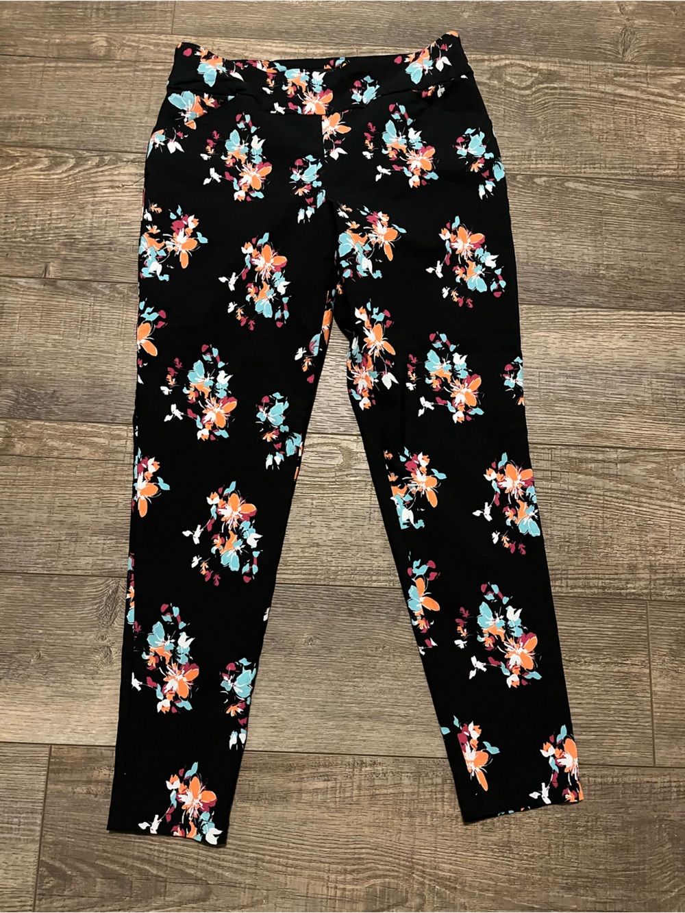 Versona Black Preppy Floral Ankle Pants Lightweight